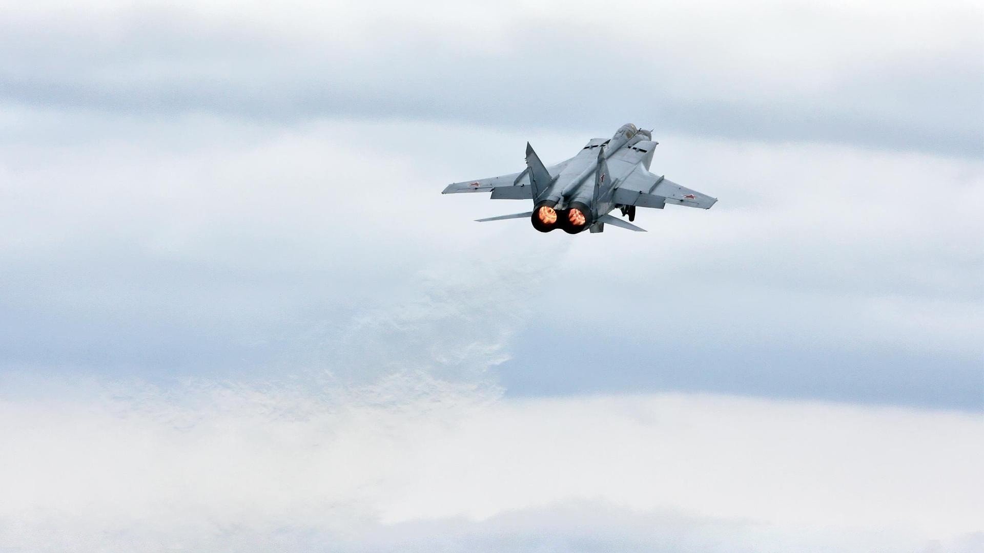 开云体育中国官网-跳水动作精准朝鲜稳步晋级，跳水朝鲜第一名